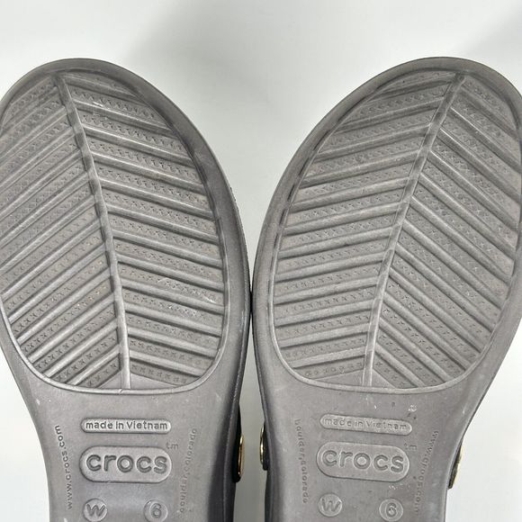 Crocs Sanrah Navy Grey Gold Medallion Circle Sandals Shoes Women's Size 6 - Picture 14 of 16